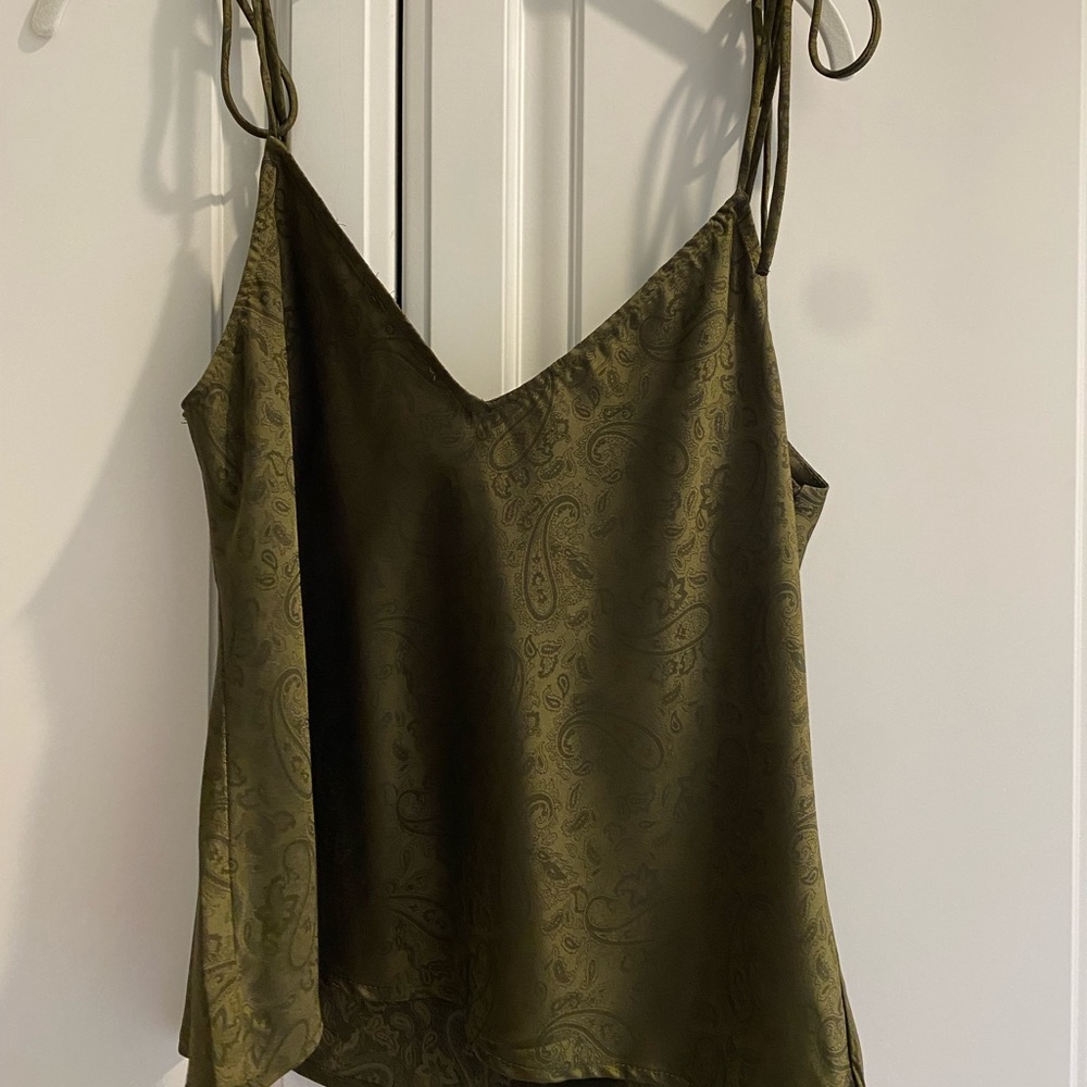 Green scoop neck tank